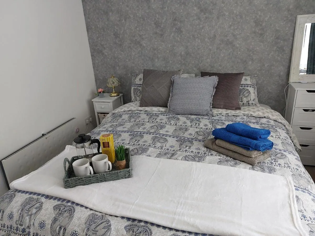 Comfortable 2 Bedroom House In Historic Exeter 0*,