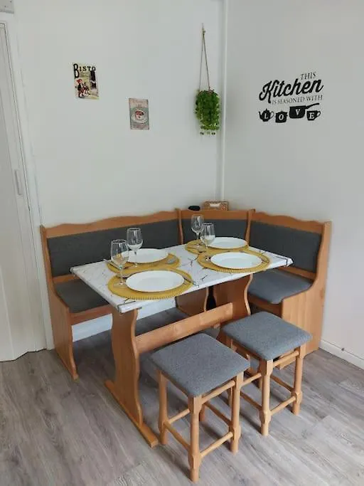 Comfortable 2 Bedroom House In Historic Exeter 0*,